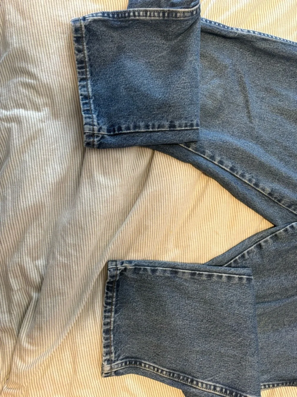 Wrangler Men's Relaxed Fit Blue Jeans - Picture 4 of 6
